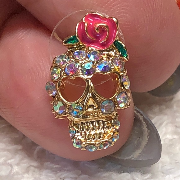 🐈⬛Goth SKULL/rhinestone earrings-gold, pretty/goth/Halloween, day of the dead - Picture 2 of 9